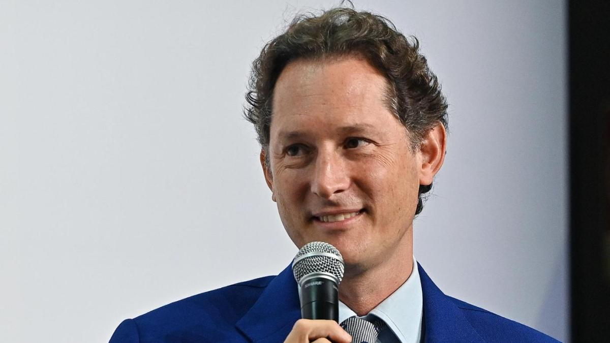 stellantis elkann punta forte sull elettrico con 14 nuovi lanci in programma