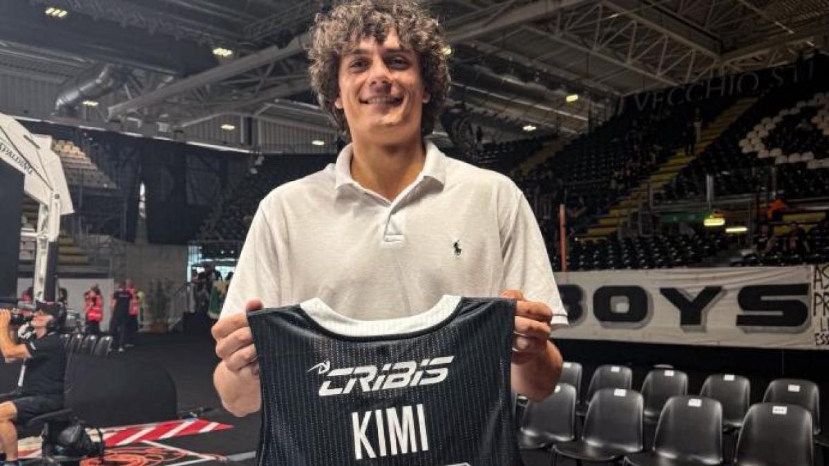 È lui o non è lui? Nel dubbio, la Virtus regala una canotta al sosia di Kimi Antonelli È lui o non è lui? Nel dubbio, la Virtus regala una canotta al sosia di Kimi Antonelli