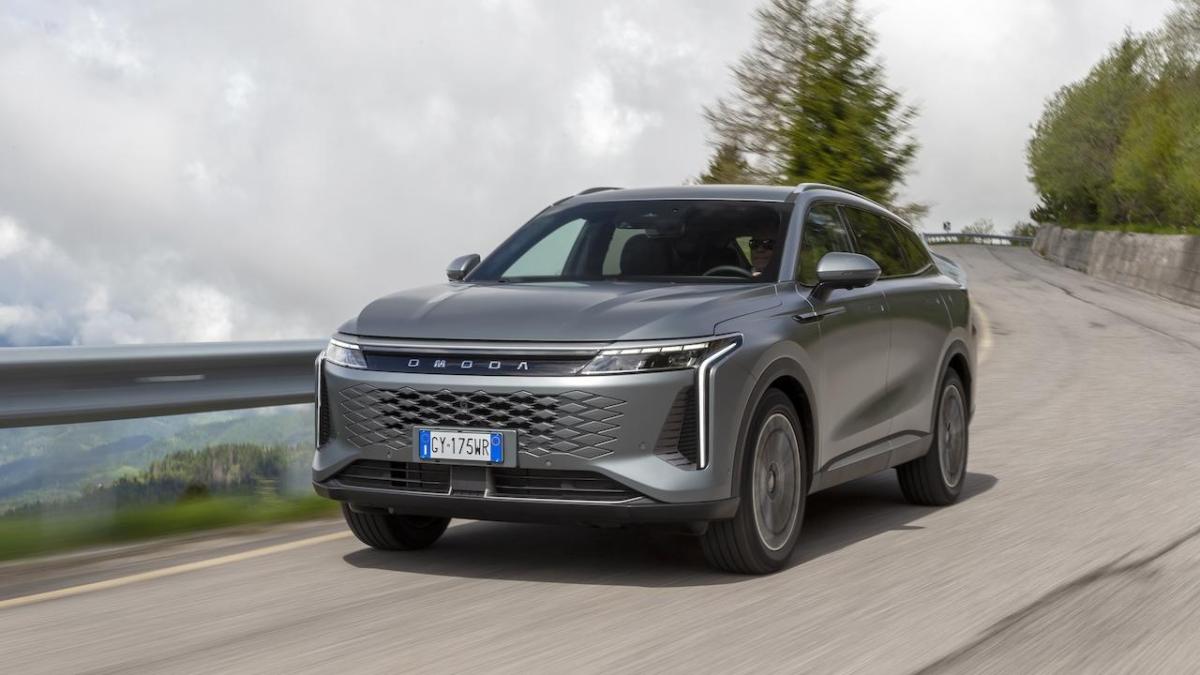 Omoda 9: come va su strada il Suv cinese ibrido plug in da oltre 1.100 km di autonomia Omoda 9: come va su strada il Suv cinese ibrido plug in da oltre 1.100 km di autonomia