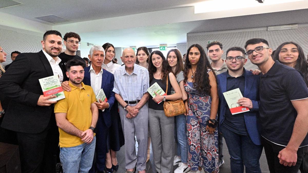 Abodi, Sami Modiano e lo sport: "Cultura del rispetto, in campo come nella vita" Abodi, Sami Modiano e lo sport: "Cultura del rispetto, in campo come nella vita"