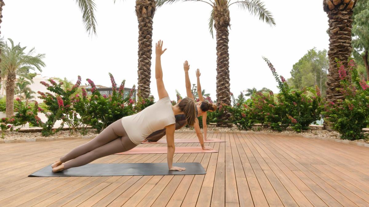 Giornata dello Yoga 2025: i 4 stili principali, le asana chiave e le idee vacanza Giornata dello Yoga 2025: i 4 stili principali, le asana chiave e le idee vacanza