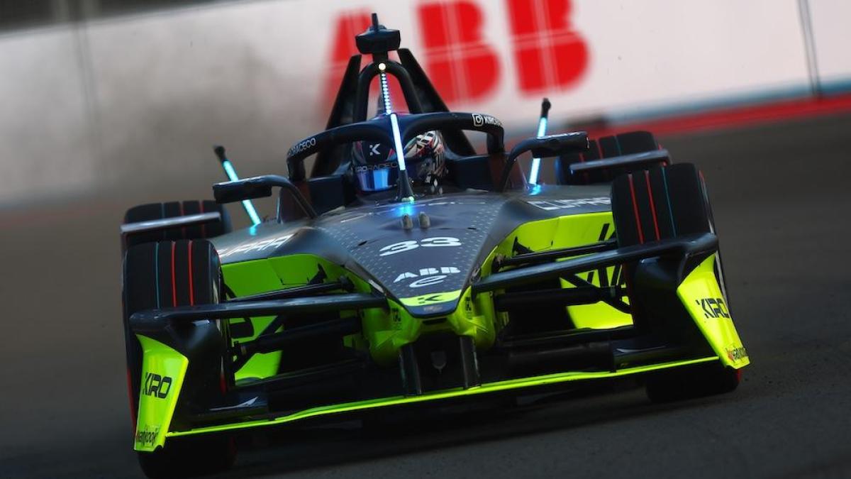 e prix jakarta la gara cupra kiro sul gradino pi249 alto del podio con dan ticktum