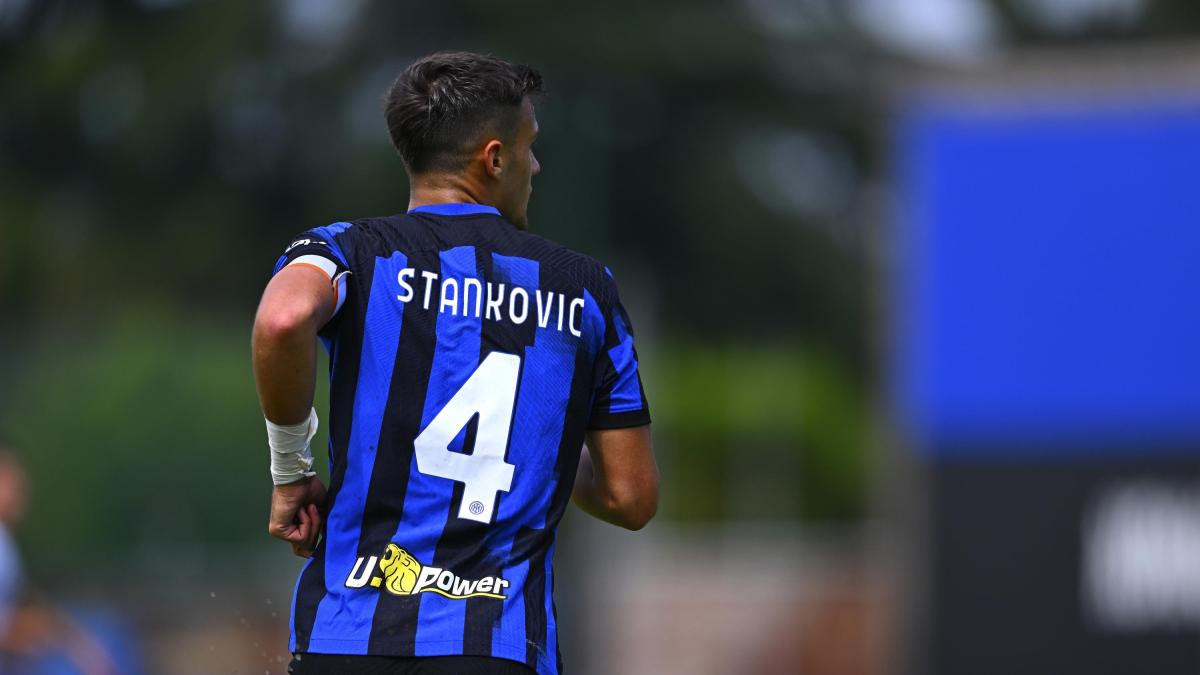 Gli Stankovic finanziano il mercato Inter: dopo Filip, anche Aleksandar può dire addio Gli Stankovic finanziano il mercato Inter: dopo Filip, anche Aleksandar può dire addio
