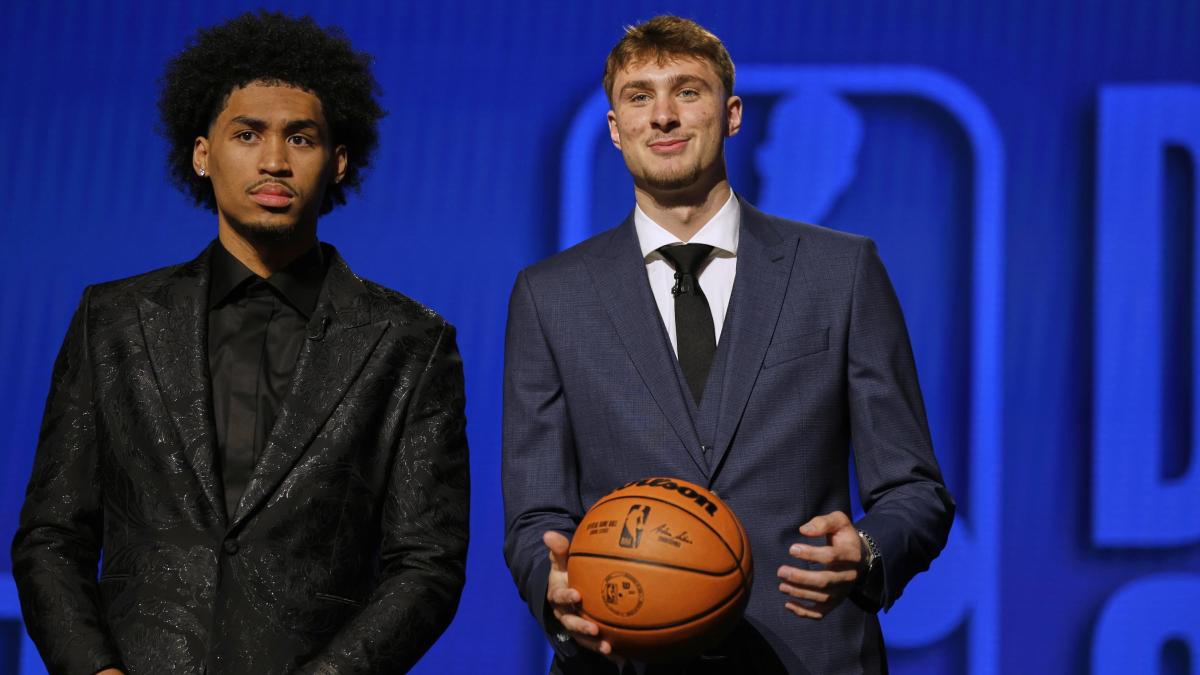 Draft Nba: da Flagg a Niederhauser, tutte le scelte, gli scambi e i look più folli Draft Nba: da Flagg a Niederhauser, tutte le scelte, gli scambi e i look più folli