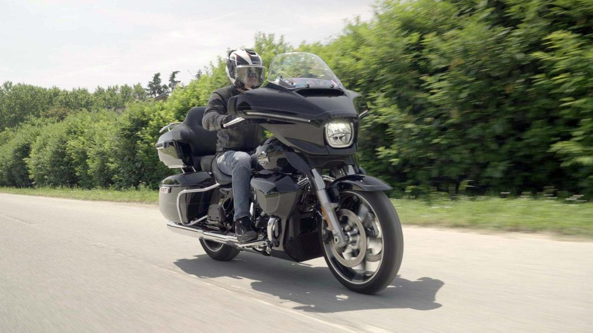 Harley?Davidson Street Glide Ultra: il viaggio su due ruote in stile yankee Harley?Davidson Street Glide Ultra: il viaggio su due ruote in stile yankee