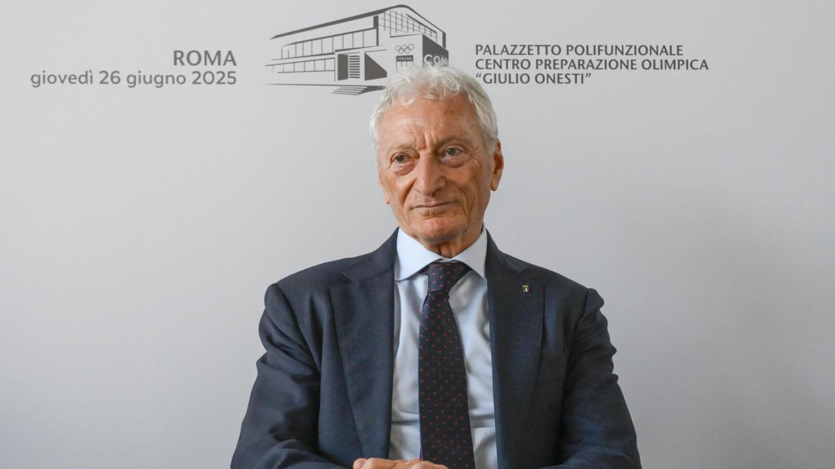 buonfiglio l italia avr224 4 portabandiera e a milano cortina si sdoppia anche il braciere