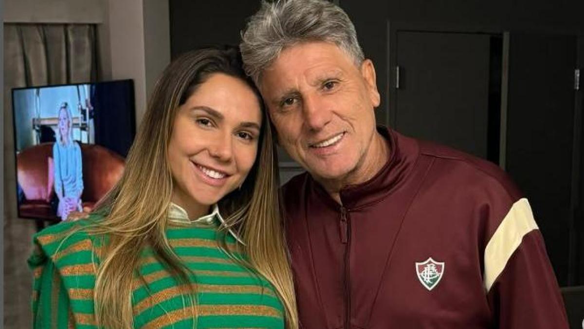 Carolina, la figlia di Renato: "Papà è orgoglioso del suo anno a Roma, mi ha regalato la maglia" Carolina, la figlia di Renato: "Papà è orgoglioso del suo anno a Roma, mi ha regalato la maglia"