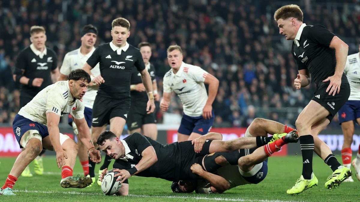 Che bella Francia! Ma gli All Blacks, dopo una partenza shock, la spuntano 31-27