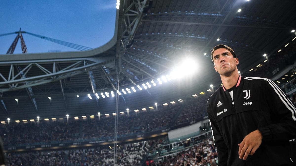 Juve, rebus Vlahovic: Comolli lavora alla exit strategy. E il Milan osserva... Juve, rebus Vlahovic: Comolli lavora alla exit strategy. E il Milan osserva...
