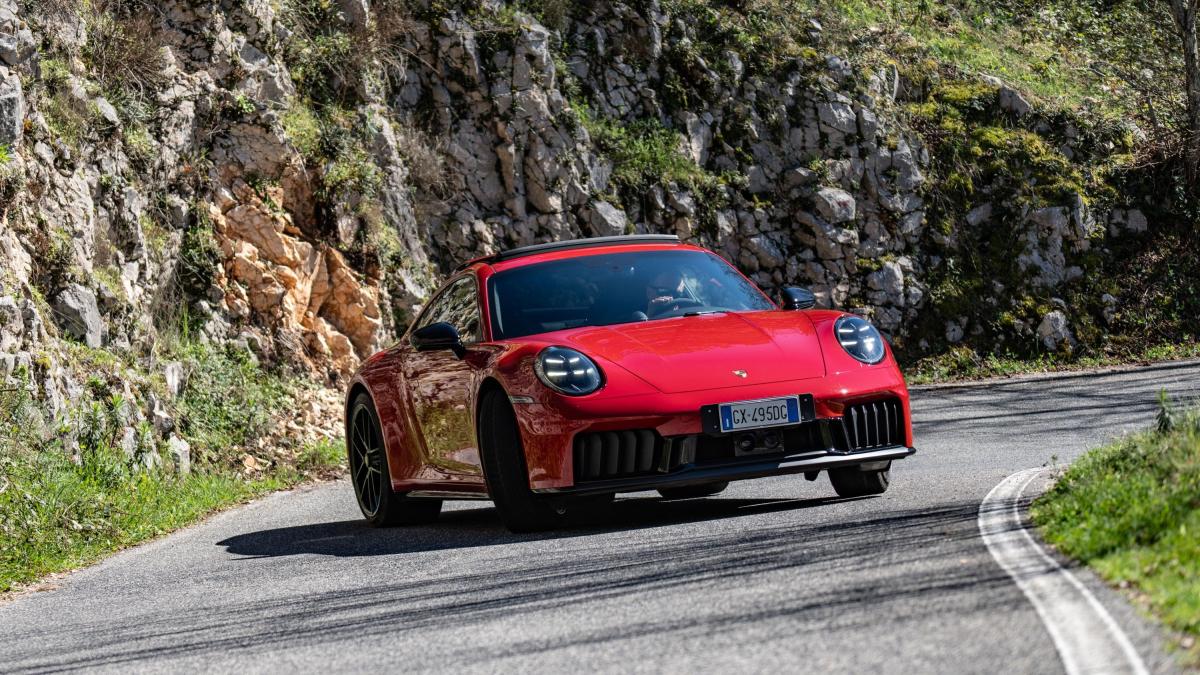 La prima Porsche 911 ibrida: com La prima Porsche 911 ibrida: com