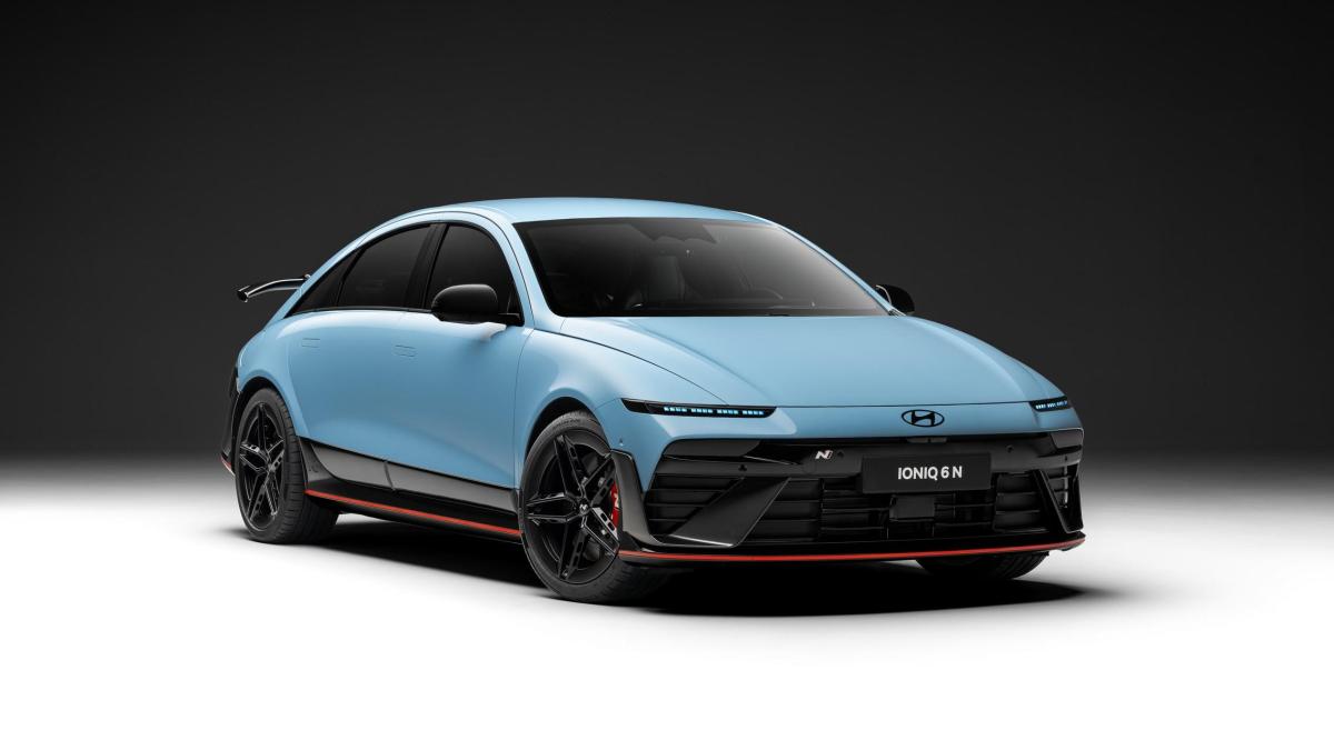 Hyundai toglie i veli alla Ioniq 6 N: filante sportiva da 650 Cv Hyundai toglie i veli alla Ioniq 6 N: filante sportiva da 650 Cv