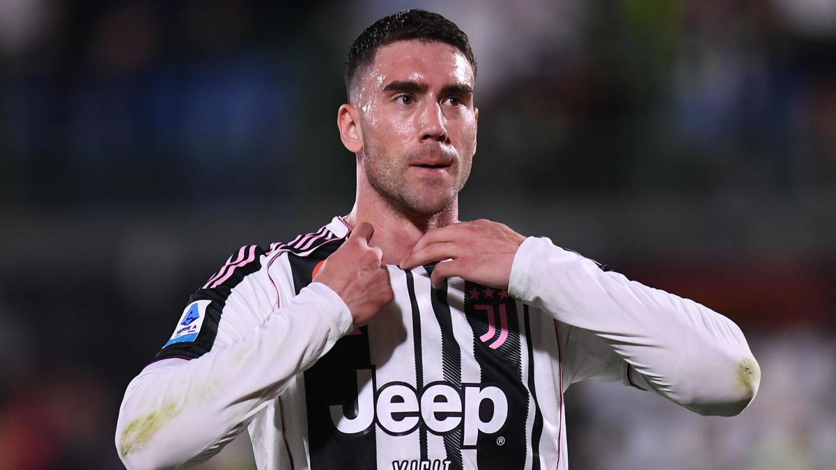 Vlahovic Juve, la resa dei conti: le 4 ipotesi per uscire dalla gabbia del contratto. E il Milan... Vlahovic Juve, la resa dei conti: le 4 ipotesi per uscire dalla gabbia del contratto. E il Milan...