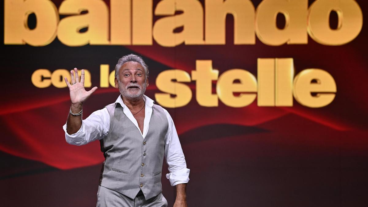 Francesco Paolantoni: "Amo una Bmw gialla, guido la Vespa"