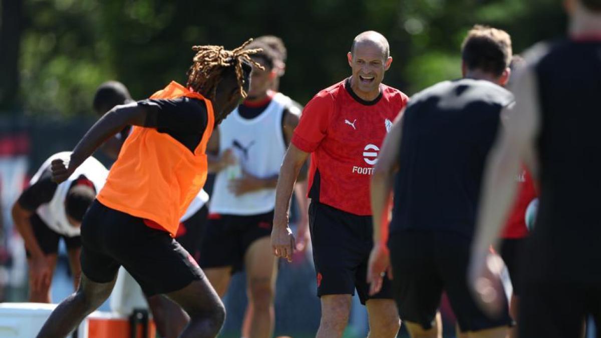 Milan, via alla tournée: domani il gruppo parte per Singapore Milan, via alla tournée: domani il gruppo parte per Singapore
