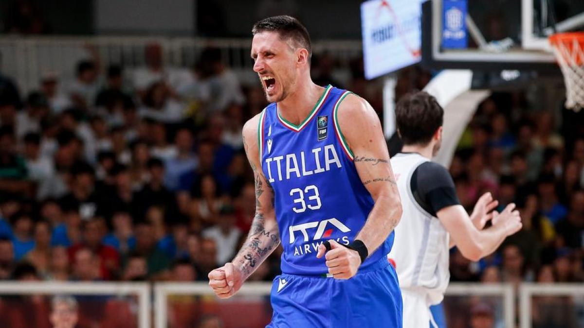 Pozzecco convoca DiVincenzo e Gallinari per il raduno azzurro. Tra le riserve anche Polonara Pozzecco convoca DiVincenzo e Gallinari per il raduno azzurro. Tra le riserve anche Polonara