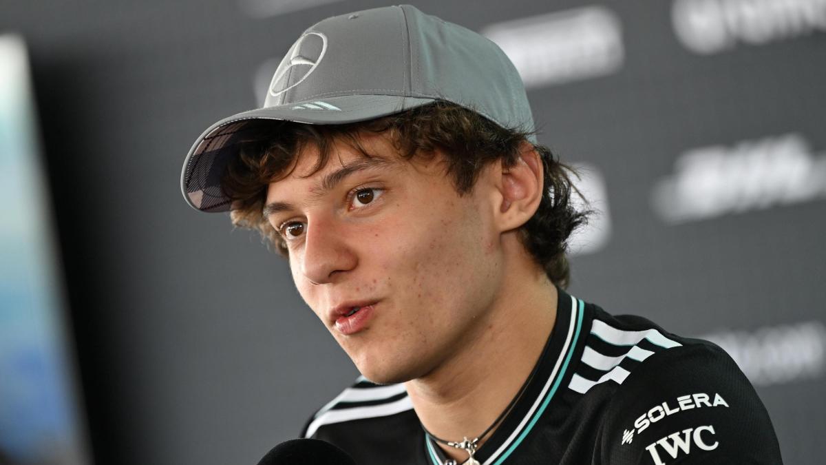 Antonelli: "Una F1 di squali. La mia fidanzata Eliska mi capisce, ma è presto per vivere insieme" Antonelli: "Una F1 di squali. La mia fidanzata Eliska mi capisce, ma è presto per vivere insieme"