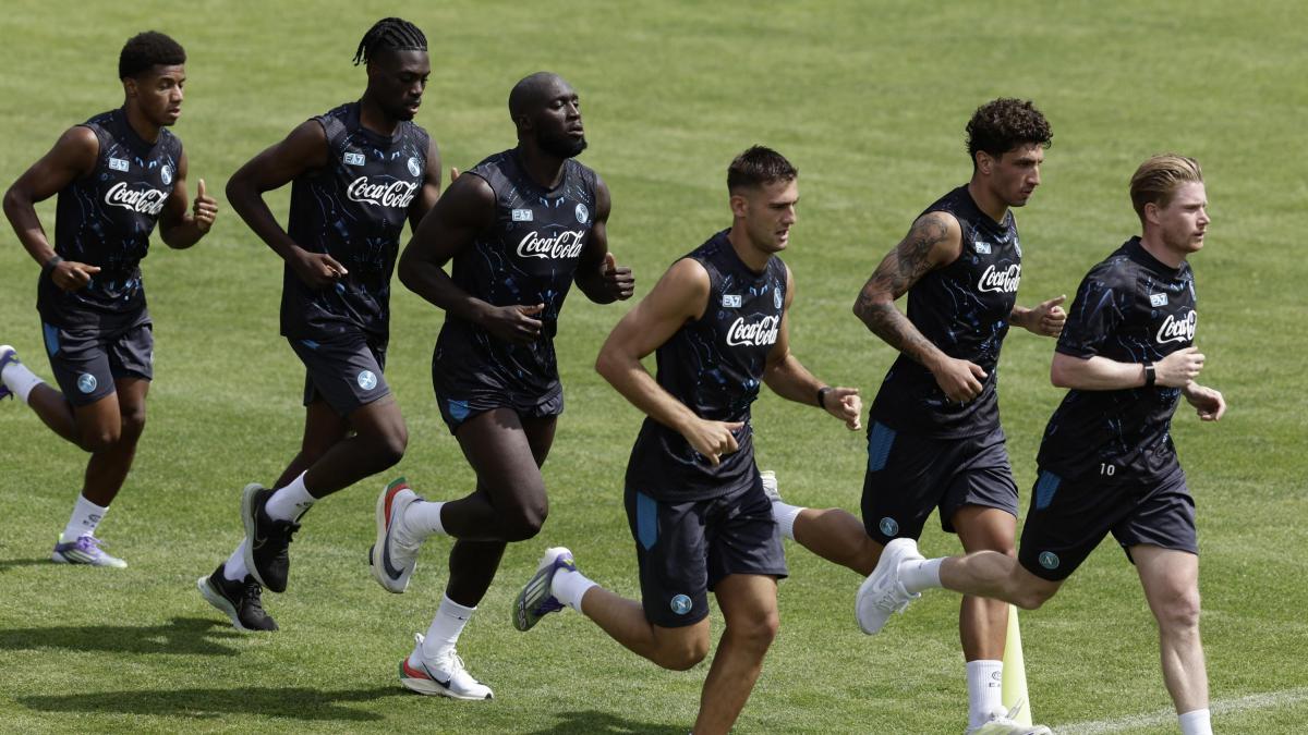 il nuovo napoli prende forma conte ridisegna l attacco pi249 qualit224 e pi249 gol