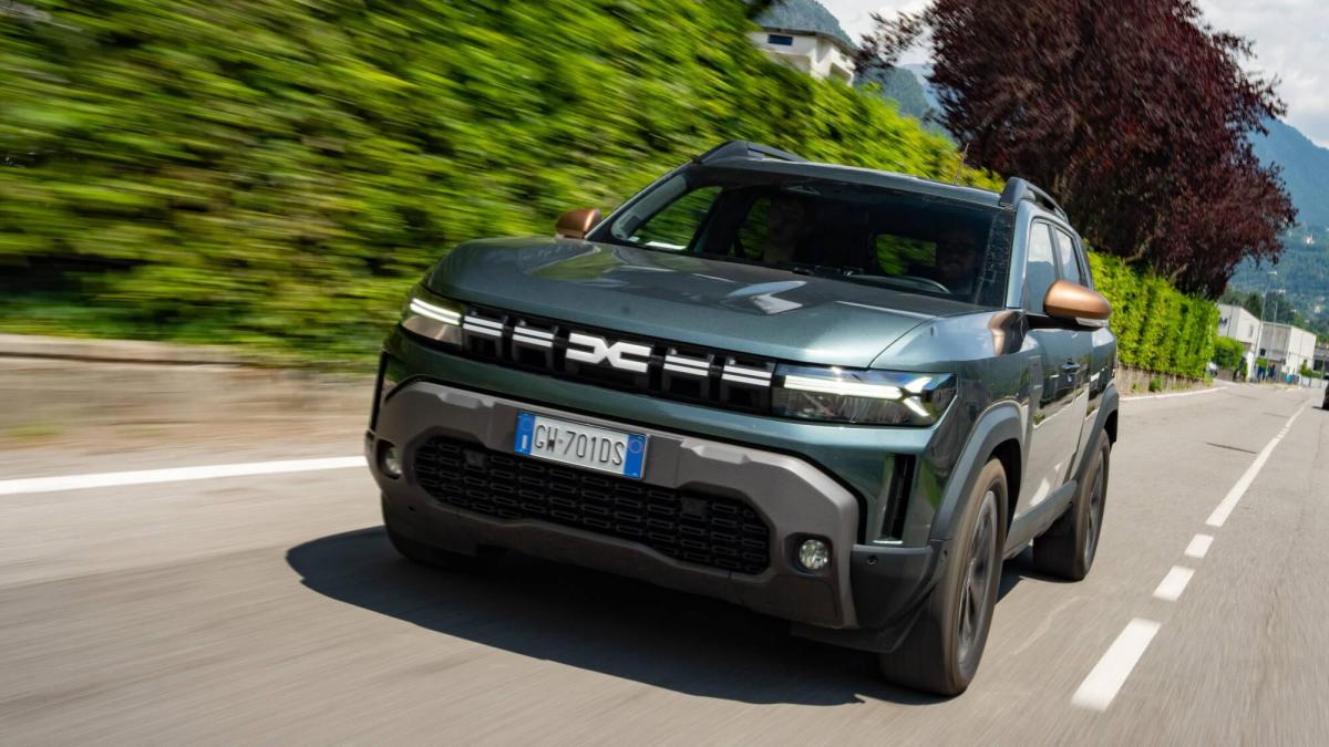 Dacia Duster, perché ha successo: dalla leva del prezzo alla praticità Dacia Duster, perché ha successo: dalla leva del prezzo alla praticità