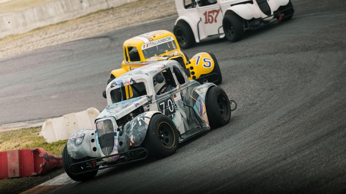 Correre a costi accessibili con le Legend Cars in stile hot rod Correre a costi accessibili con le Legend Cars in stile hot rod