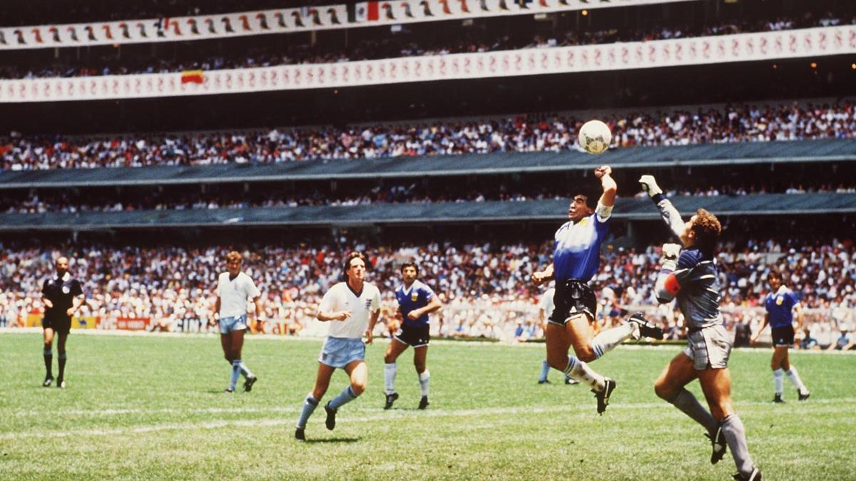 il pallone di diego l azteca del gol del secolo e il suo sogno da Gazzetta.it il pallone di diego l azteca del gol del secolo e il suo sogno