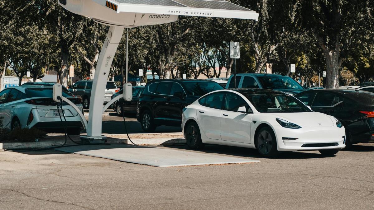 usa auto elettriche in leasing a prezzi record prima dello stop agli incentivi
