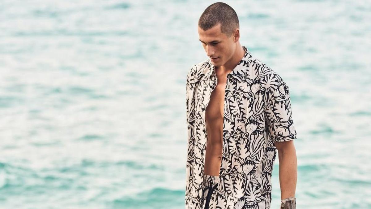 Cosa mettere in valigia? T shirt, camice, costumi, occhiali, teli: i trend del 2025