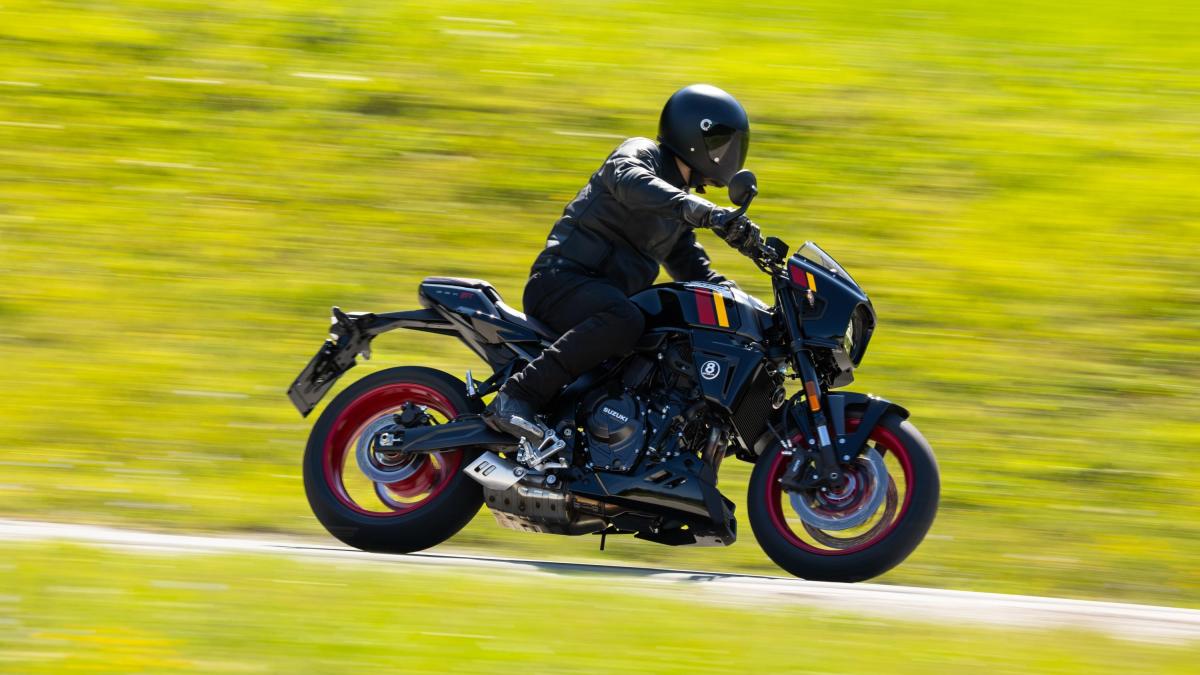 Rivoluzione Suzuki. GSX 8T e GSX 8TT: la sostanza si fa bella