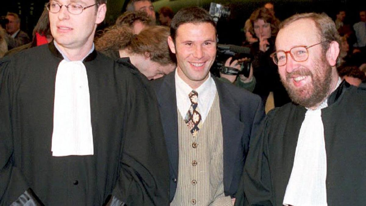 Trent'anni fa la sentenza Bosman: cos'ha lasciato al calcio e al suo protagonista