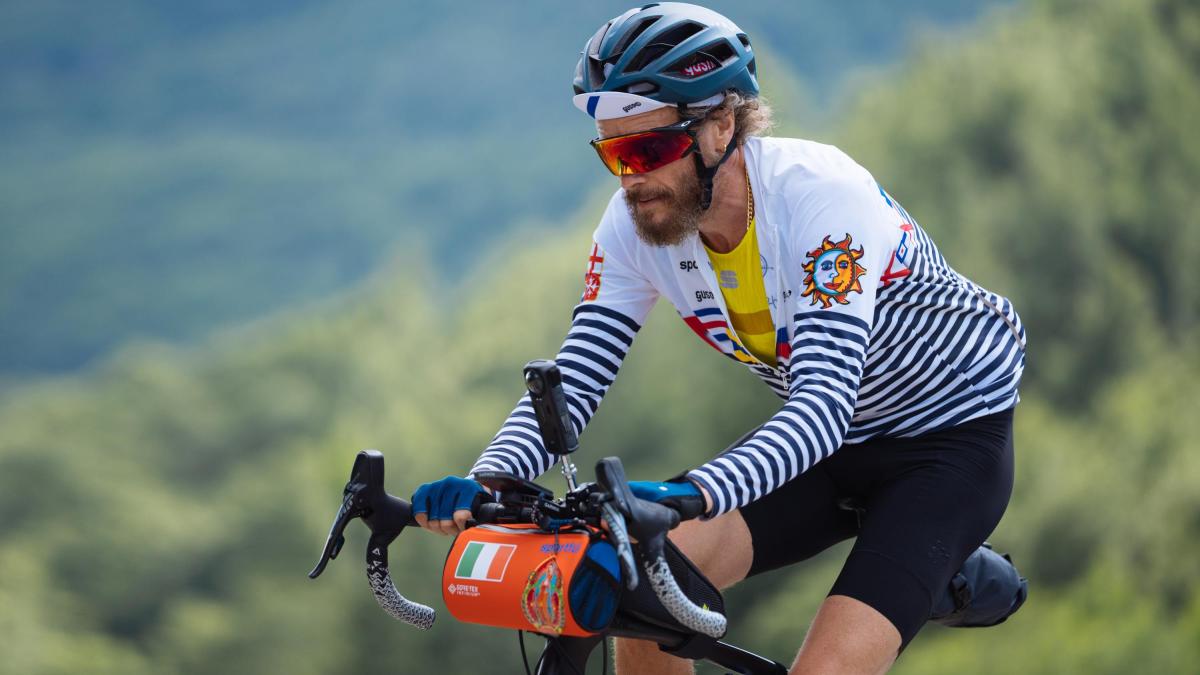 Jovanotti, 770 km sui pedali e un concerto per ciclisti: "Sogno un Cantagiro in bicicletta"