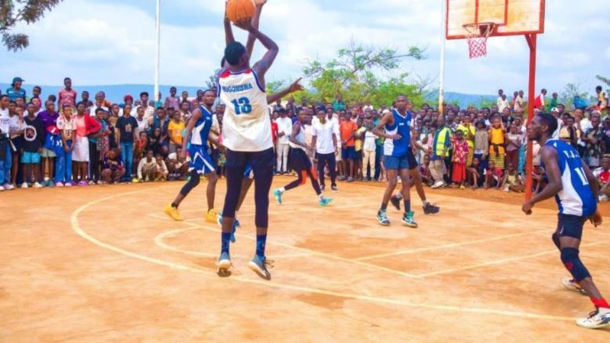 Ruanda, gol e canestri tra i campi profughi per dimenticare la sofferenza Ruanda, gol e canestri tra i campi profughi per dimenticare la sofferenza