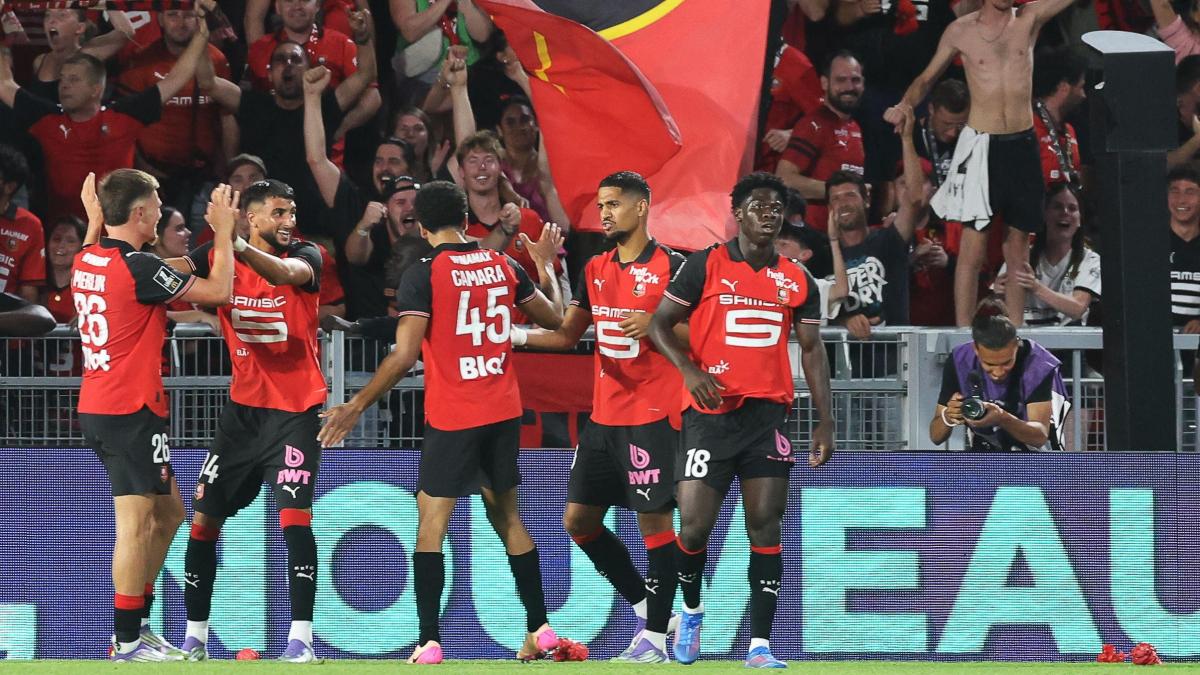 marsiglia falsa partenza il rennes resta in 10 per un ora ma passa al 91 
