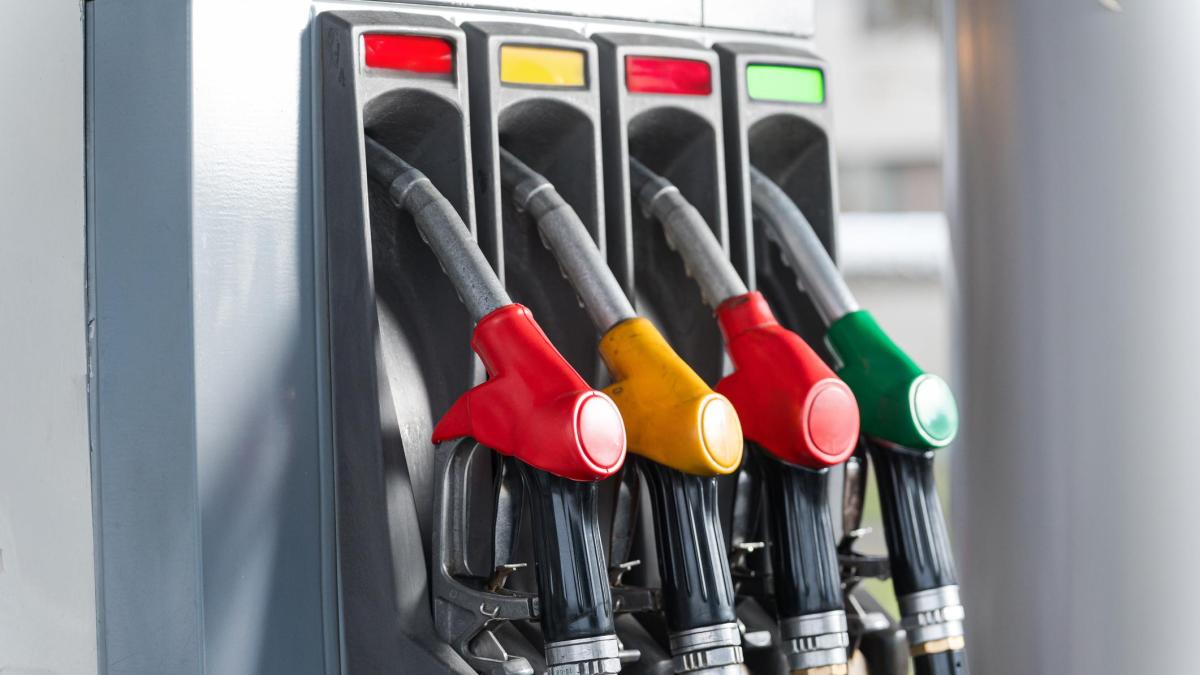 accise calano sulla benzina e salgono sul diesel