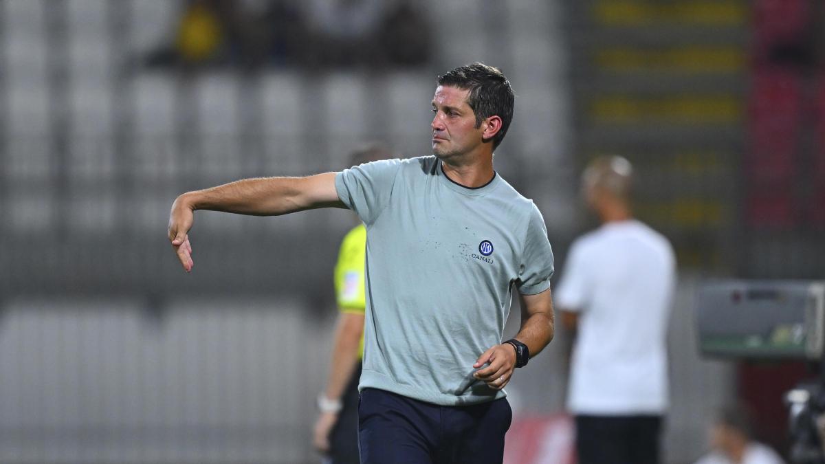 prima il mediano poi forse un altro attaccante come l inter cambia strategia sul mercato
