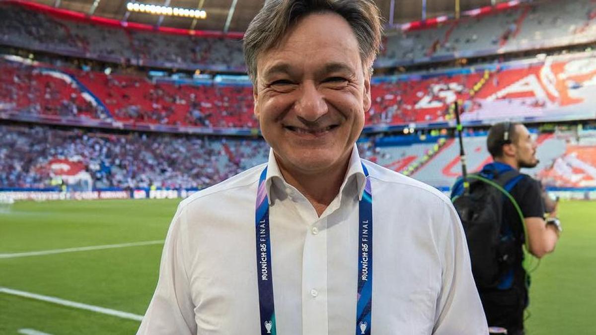 caressa ho iniziato con il subbuteo ora sorrido quando i ragazzi esultano citando le mie parole