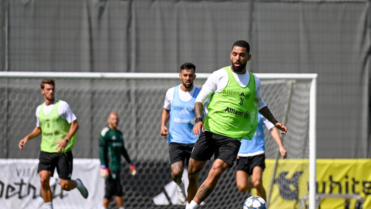 juve due addii per 3 colpi douglas saluta nico all atletico per molina poi kolo e zhegrova