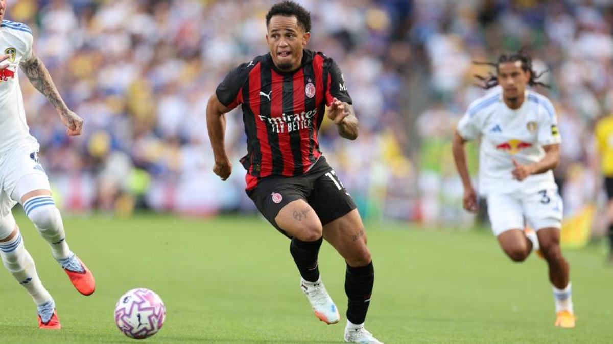 okafor al leeds affare fatto il milan porta a casa altri 21 milioni