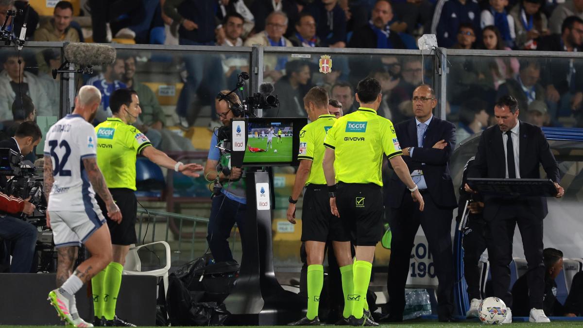 var spiegata a tutti pi249 revisioni e solo 8 per i portieri le novit224 arbitrali