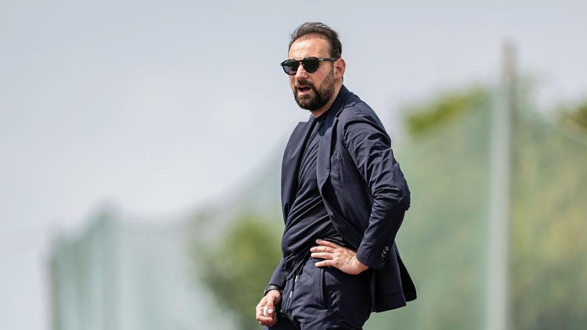 napoli si infortuna pure il ds calcetto fatale a manna tendine d achille ko mercato in ospedale