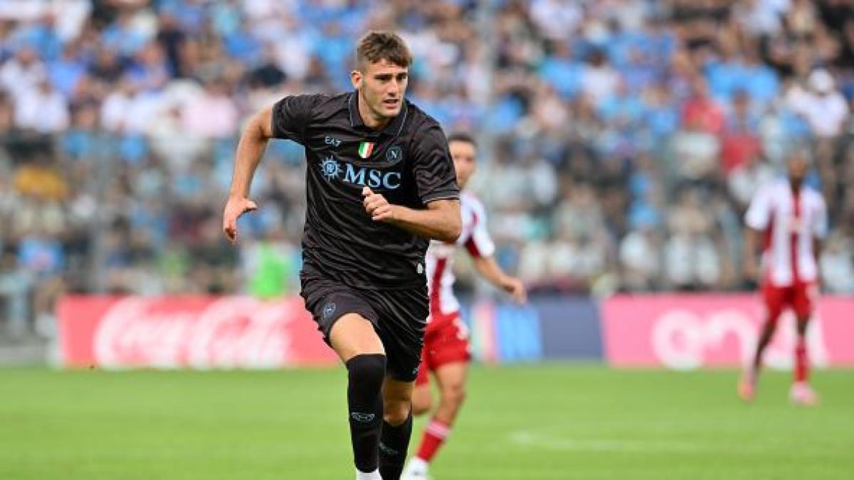 Lecce-Napoli, le formazioni ufficiali: Conte rilancia Lucca, Di Francesco punta su Camarda