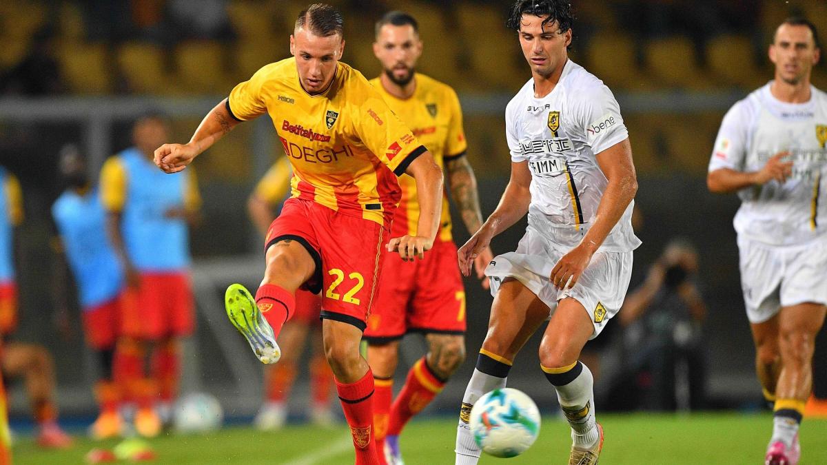 Colombo e Camarda, piccoli diavoli: in Genoa Lecce è sfida tra i bomber prestati dal Milan Colombo e Camarda, piccoli diavoli: in Genoa Lecce è sfida tra i bomber prestati dal Milan