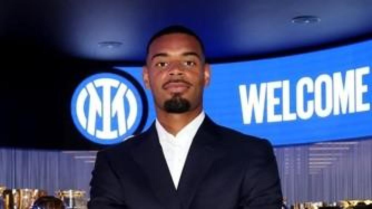 Diouf Inter, è ufficiale. Andy: "Fiero di essere interista. Ecco che tipo di giocatore sono" Diouf Inter, è ufficiale. Andy: "Fiero di essere interista. Ecco che tipo di giocatore sono"