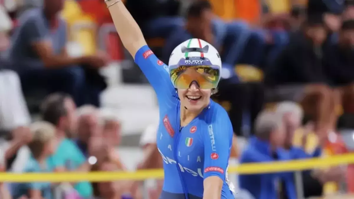 Italia regina ai Mondiali juniores su pista: la Cenci trascina gli Azzurri in vetta al medagliere Italia regina ai Mondiali juniores su pista: la Cenci trascina gli Azzurri in vetta al medagliere