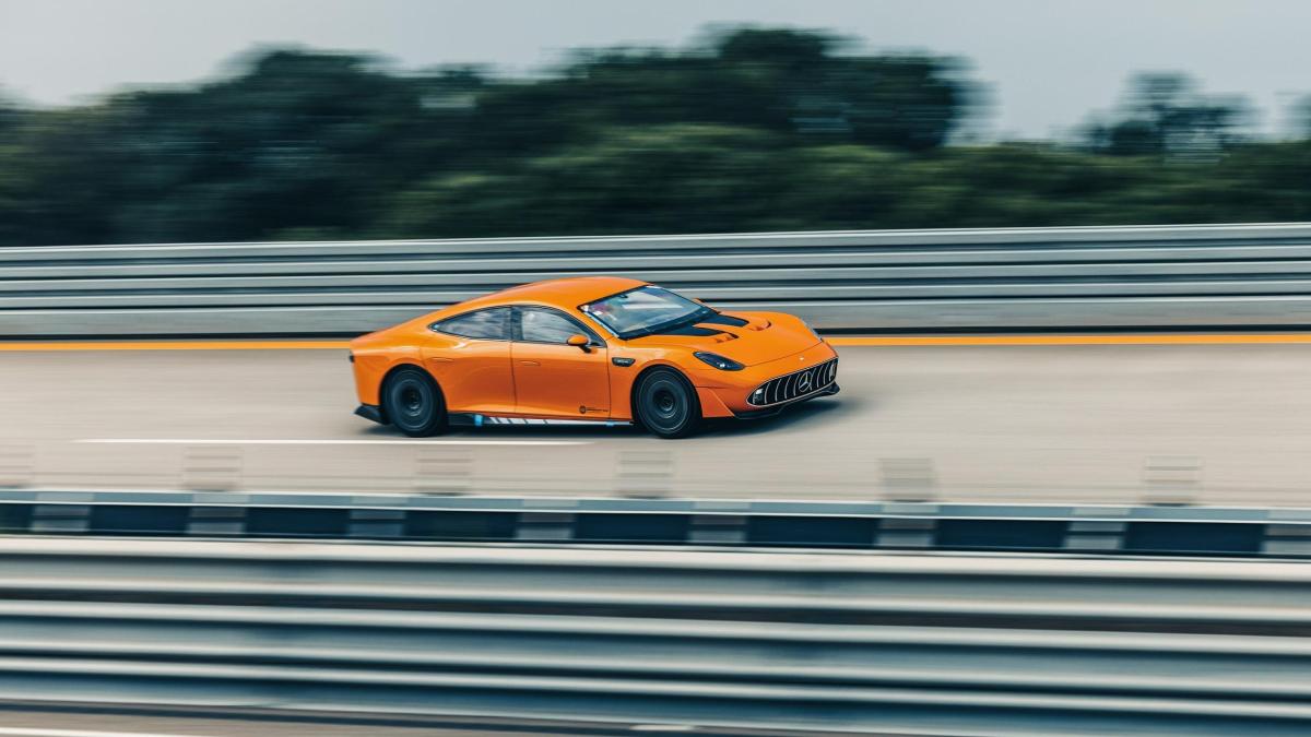 Mercedes Amg GT XX da record: 40.000 km in una settimana a 300 km/h Mercedes Amg GT XX da record: 40.000 km in una settimana a 300 km/h