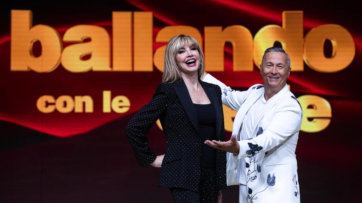 A Ballando con le stelle 2025 Paolo Belli non sarà più co conduttore: diventa concorrente A Ballando con le stelle 2025 Paolo Belli non sarà più co conduttore: diventa concorrente