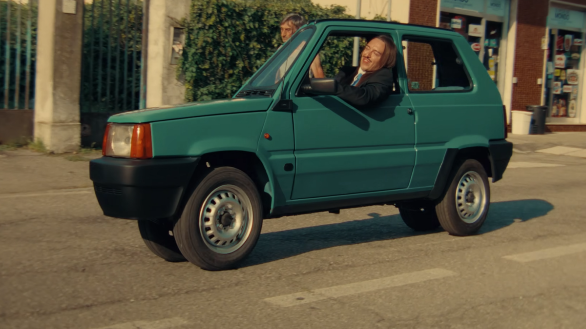 Tommy Cash: come è fatta la Panda più stretta del mondo nel videoclip di "Ok"