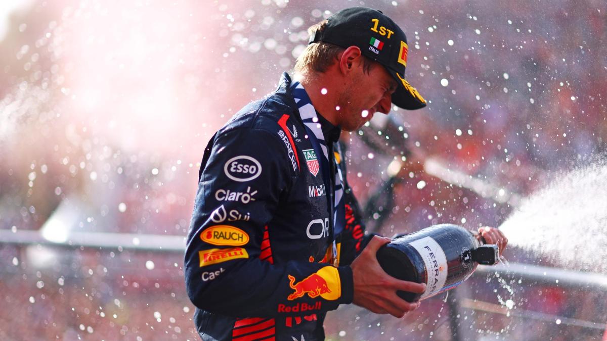 Verstappen: "Io in Ferrari? Mai dire mai, ma lì si va solo per vincere. Non so per quanto correrò" Verstappen: "Io in Ferrari? Mai dire mai, ma lì si va solo per vincere. Non so per quanto correrò"
