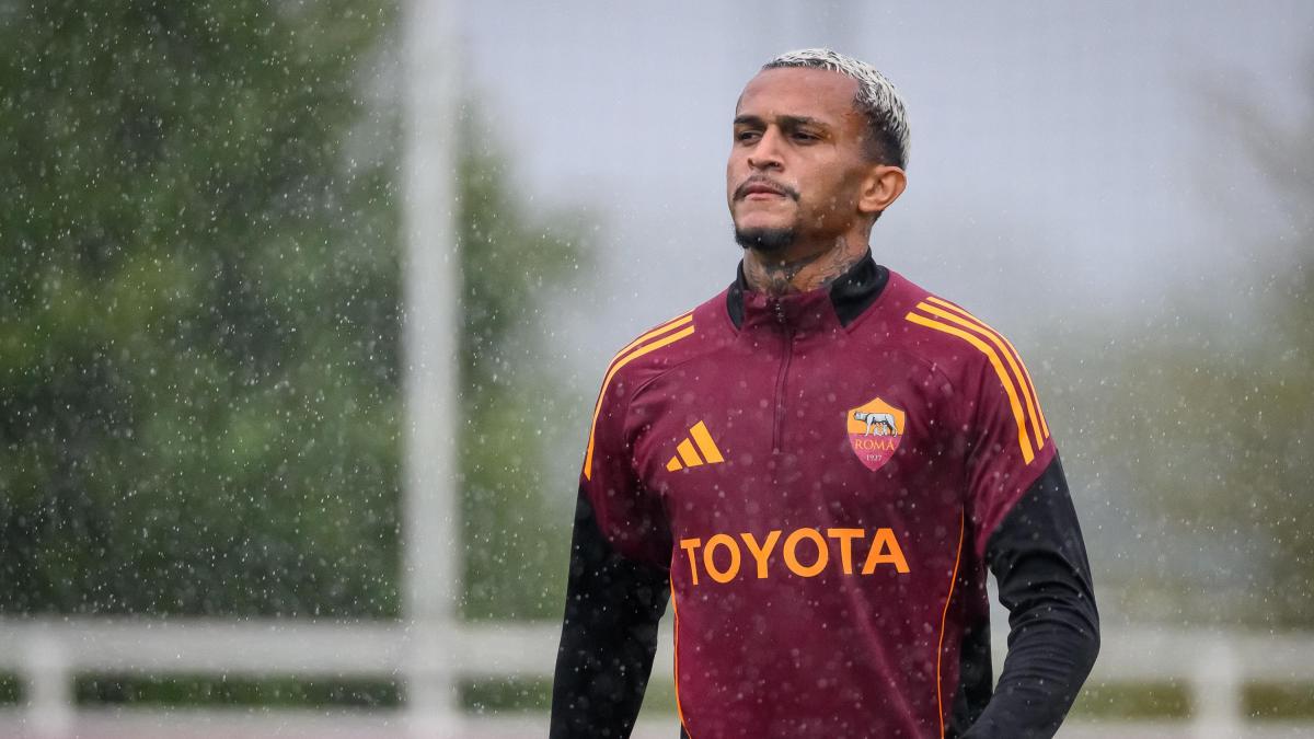 Roma, il "benvenuto" a Wesley: ladri in casa, il vigilante li mette in fuga Roma, il "benvenuto" a Wesley: ladri in casa, il vigilante li mette in fuga