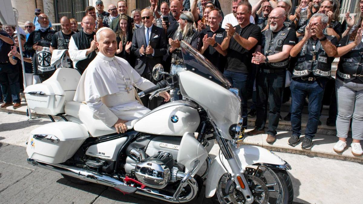 La moto firmata dal Papa venduta a oltre 150mila euro La moto firmata dal Papa venduta a oltre 150mila euro