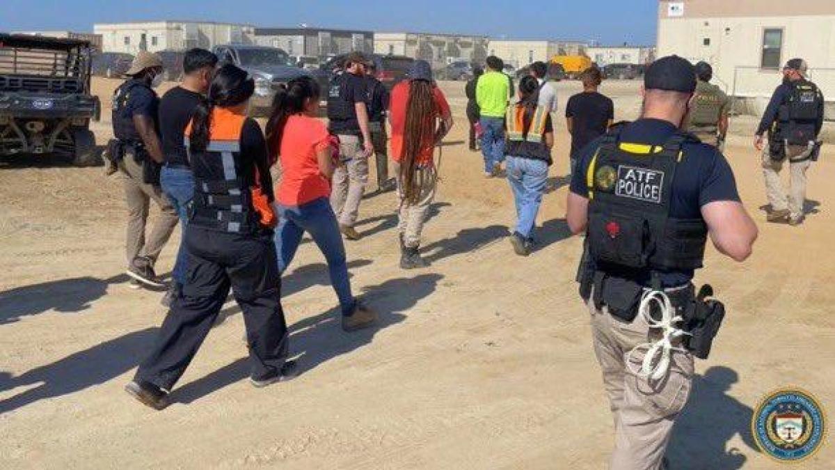 Blitz Usa anti migranti nella fabbrica di batterie per auto elettriche Blitz Usa anti migranti nella fabbrica di batterie per auto elettriche