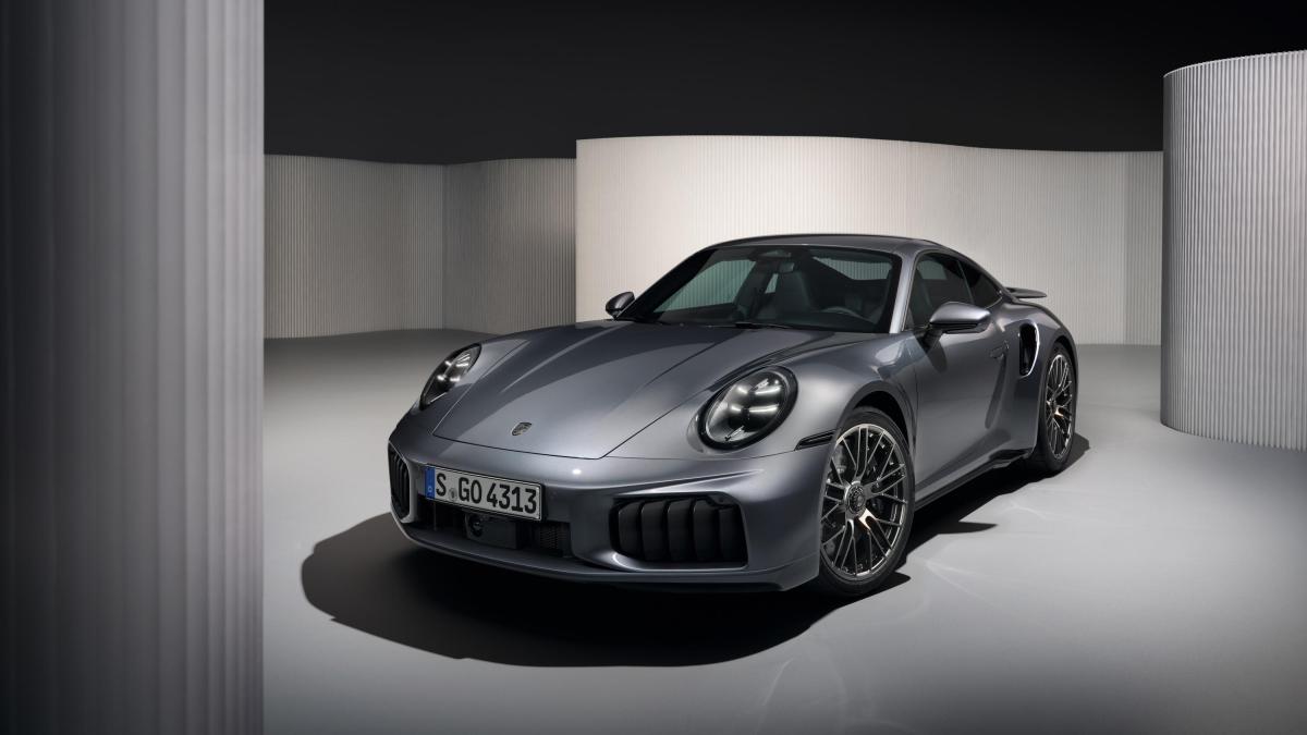 Porsche 911 Turbo S: il futuro ha due turbine elettriche e 711 Cv Porsche 911 Turbo S: il futuro ha due turbine elettriche e 711 Cv